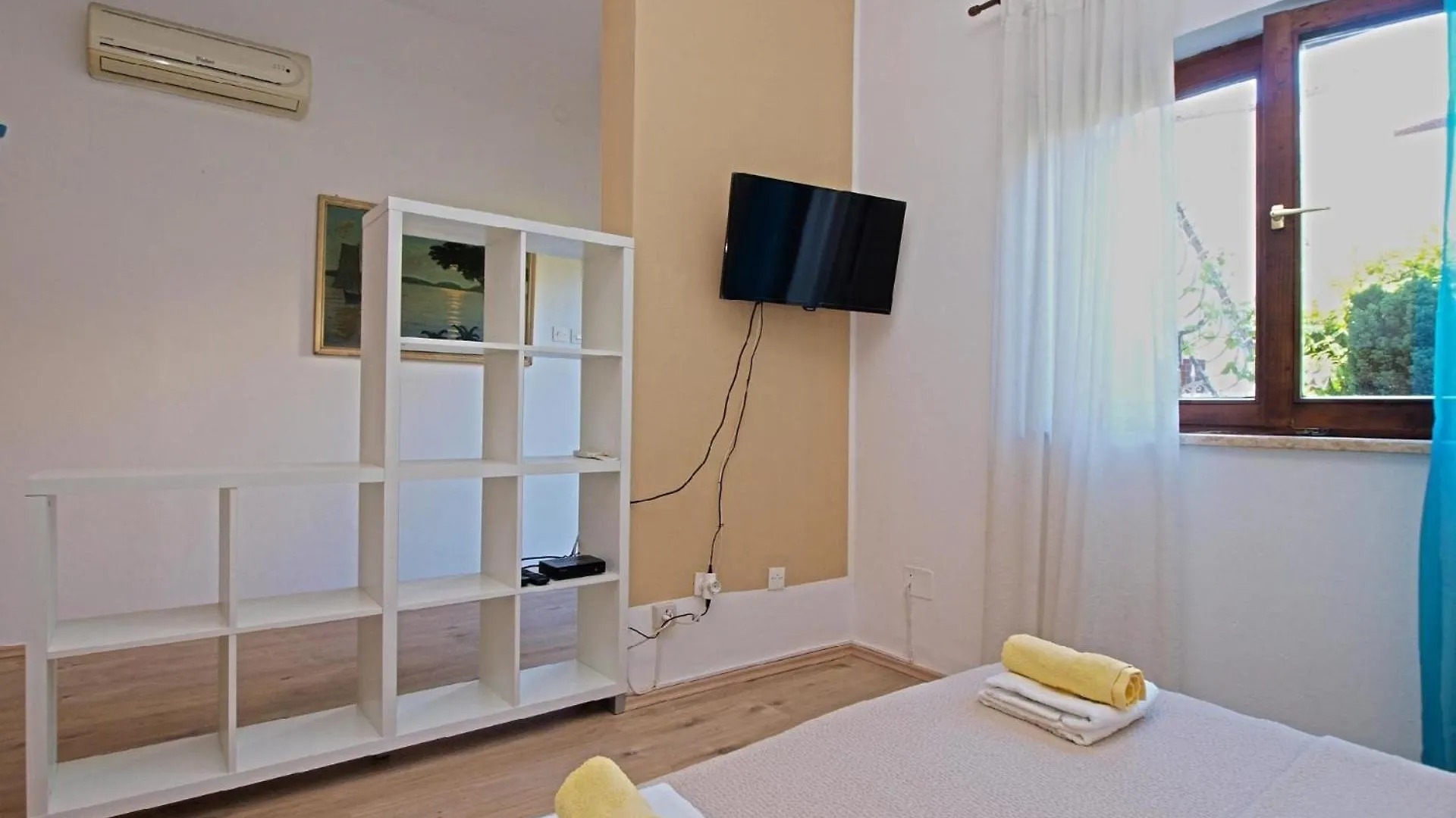 Ferienwohnung Fuer 2 Personen Ca 30 Qm In Pula, Istrien Istrische Riviera 0*, Pula